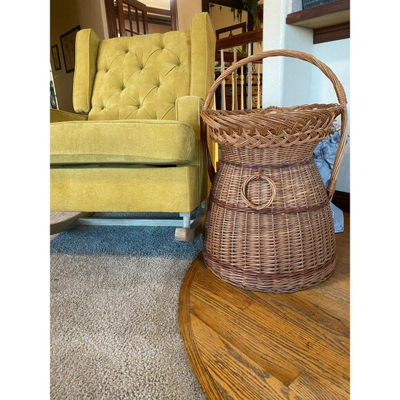 Vintage Large Rattan Laundry Hamper with Carrying Handle & Lid - Picture 3 of 9